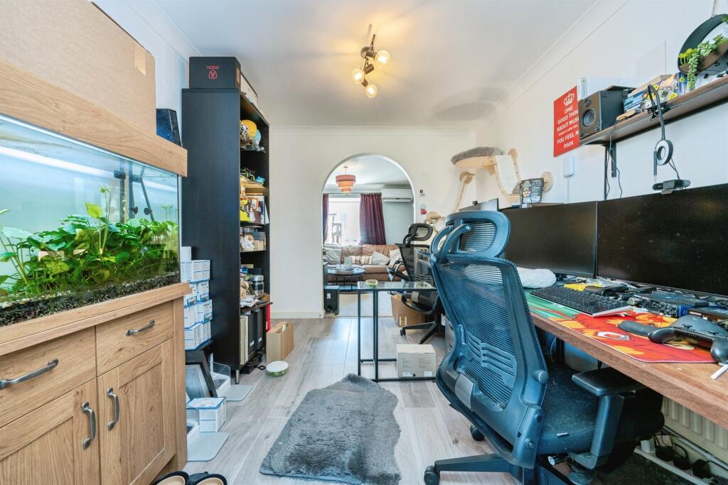 House in Shortstown, Bedford - More