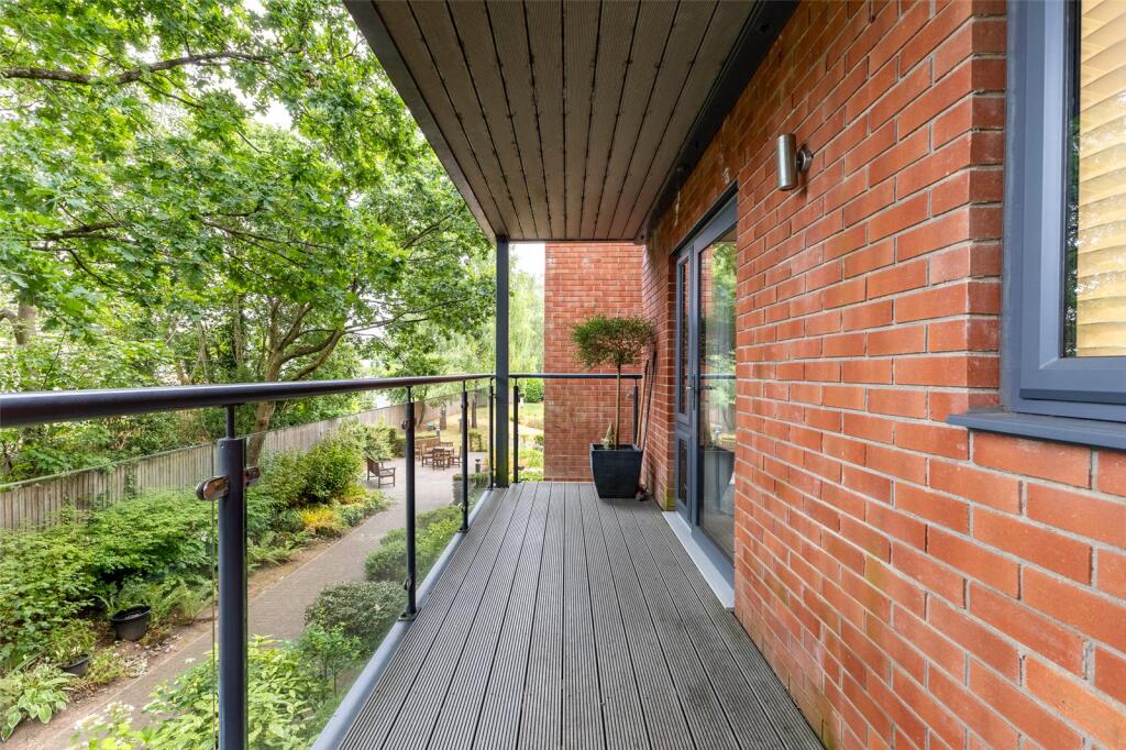 Apartment in Cardiff, Llanishen - More