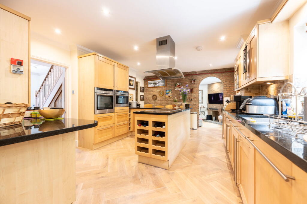 House in Southampton - More