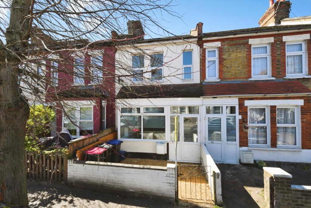 Main image of property: Salisbury Avenue, Westcliff-on-Sea