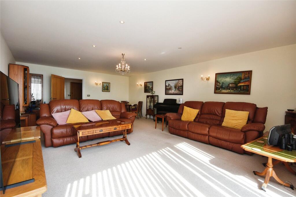 Apartment in Southend-on-Sea - View 5
