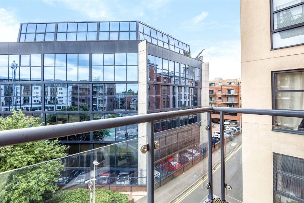 Apartment in Reading - View 2