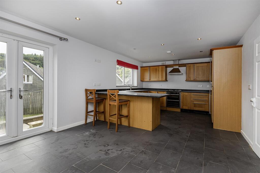 House in Kirklees, Crosland Hill - View 3