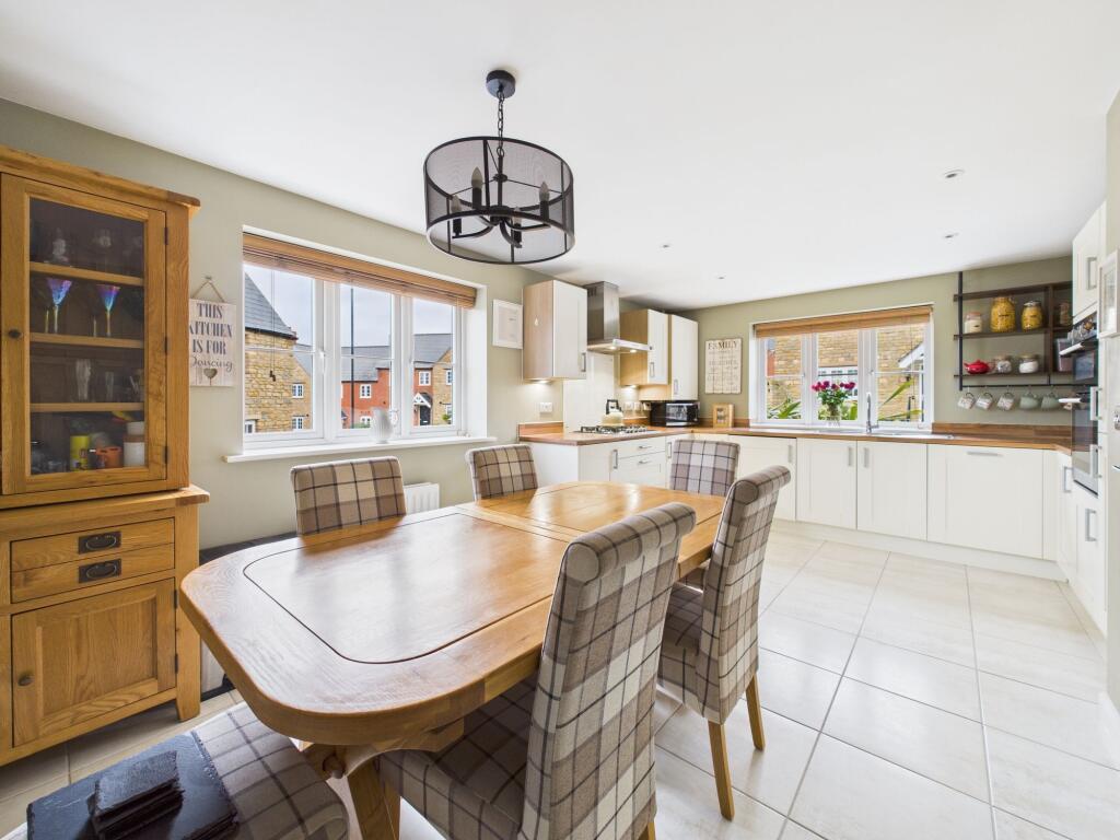 House in Silverstone, West Northamptonshire - More