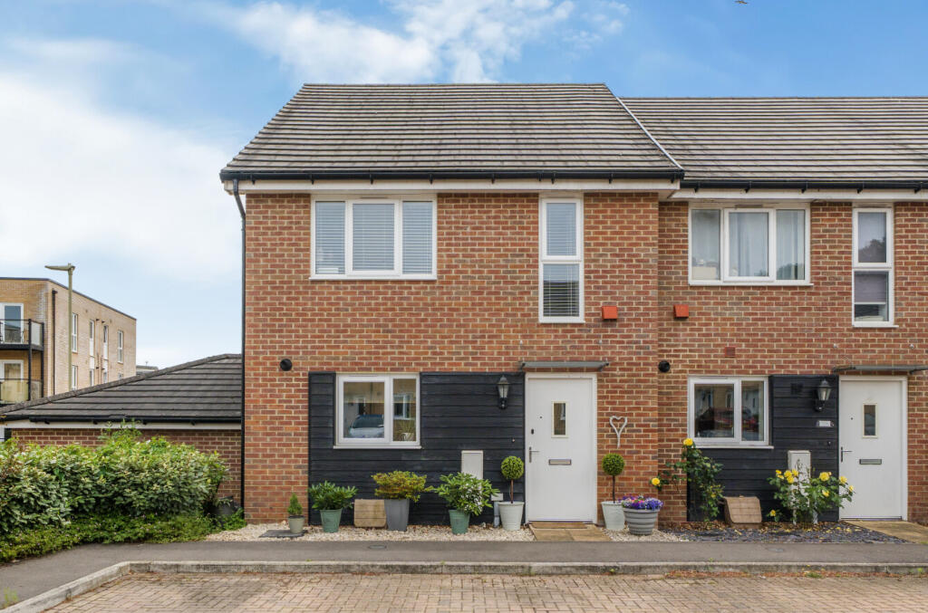 Main image of property: 21 Woolhampton Drive, Basingstoke