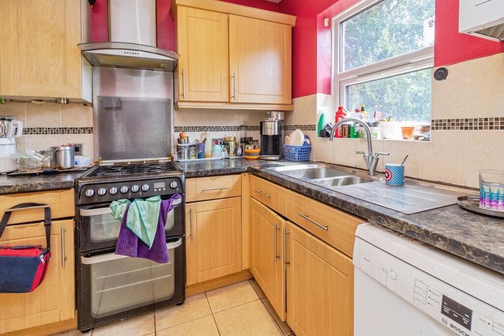 House in Milton Keynes, Shenley Brook End - More