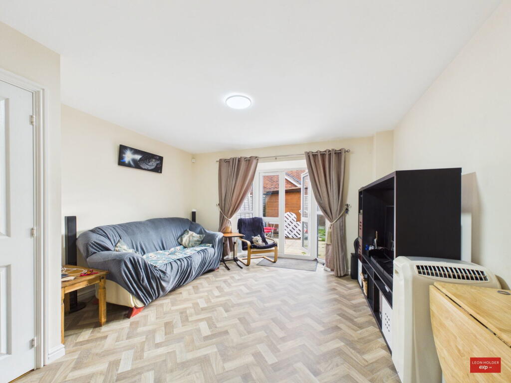 House in Gloucester, Quedgeley - More
