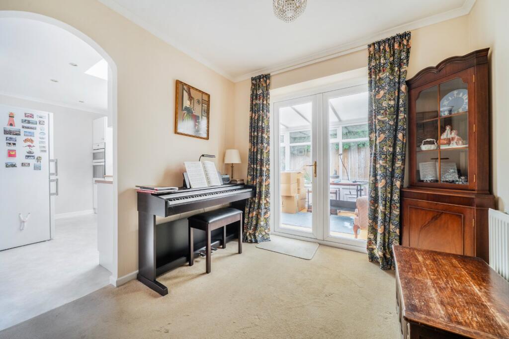 House in Slough, Burnham - More