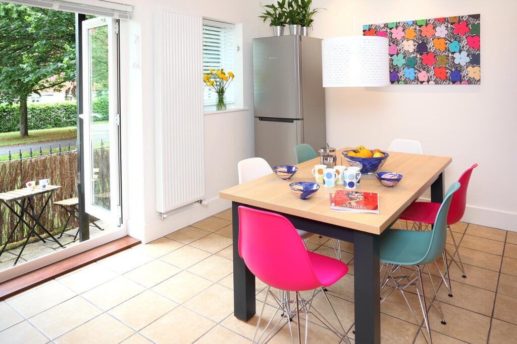 6 bedroom semi-detached house for rent