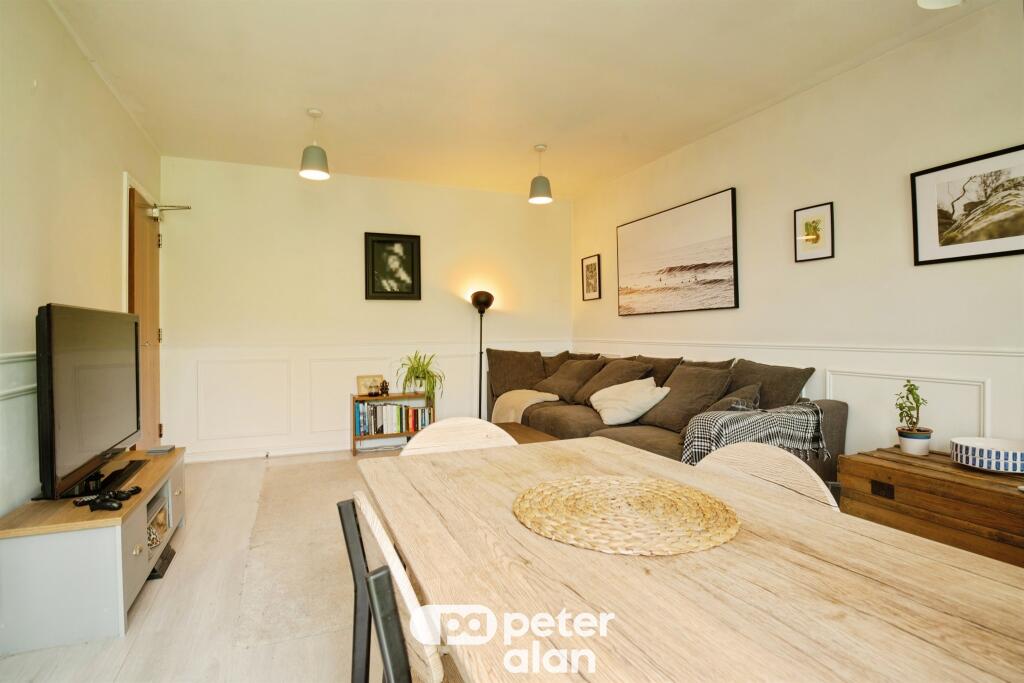 Apartment in Cardiff, Pontprennau - View 3