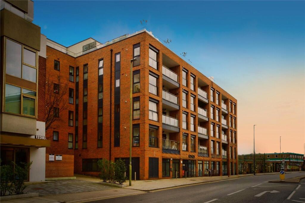 Main image of property: High Road, London, N20