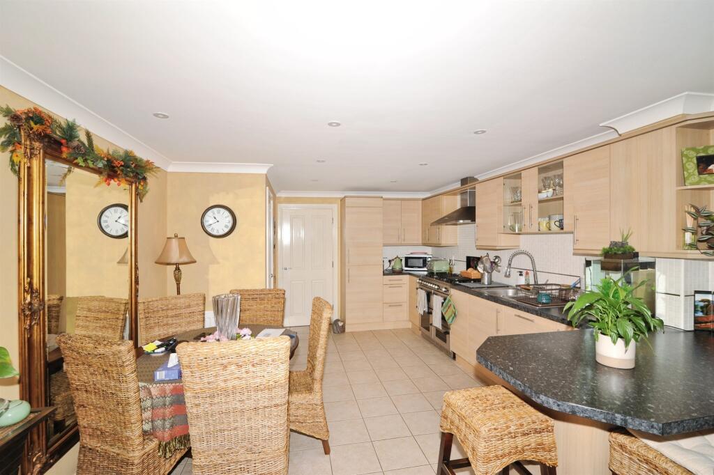 House in St Leonards-on-sea, St Leonards Green - More
