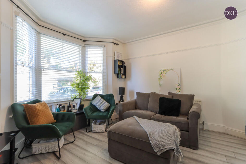 Apartment in Watford, Holywell Estate - More
