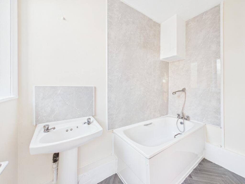 House in Bromley - View 5
