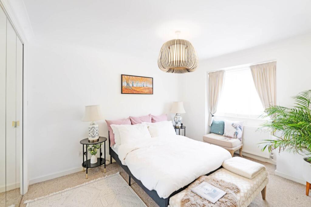 House in London, Copse Hill, Raynes Park - View 5