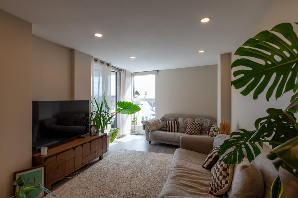 Apartment in Southend-on-Sea - View 4