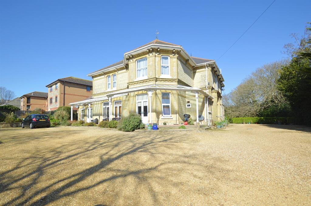 1-bed flat on Beautifully Presented Home * Shanklin, £145,000