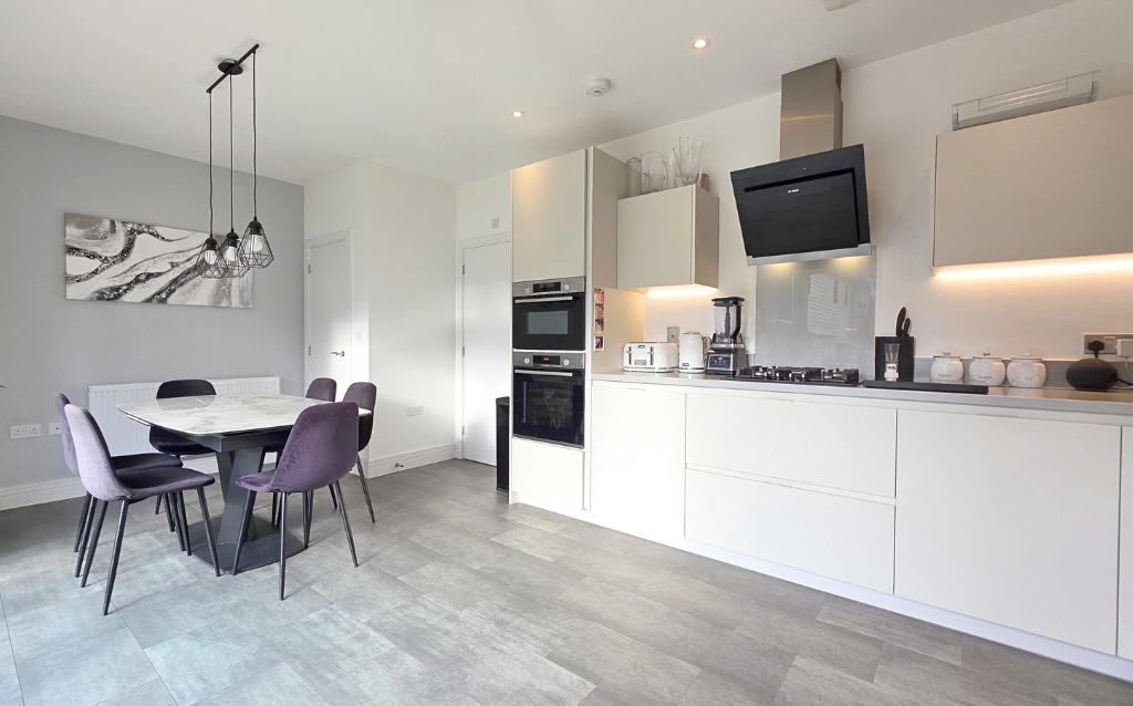 Stirling Close, Crowthorne, Berkshire, RG45 photo 4