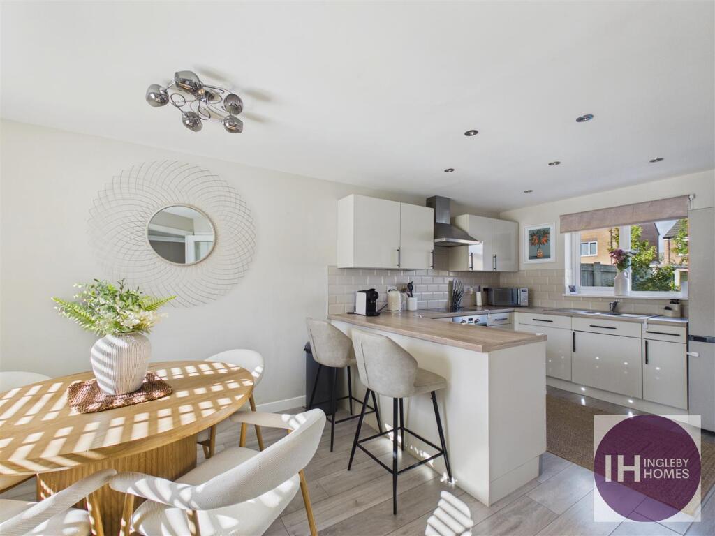 House in Ingleby Barwick, The Rings, Stockton-on-Tees - More