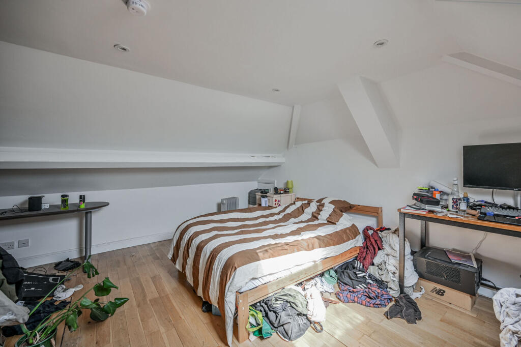 House in London - View 5
