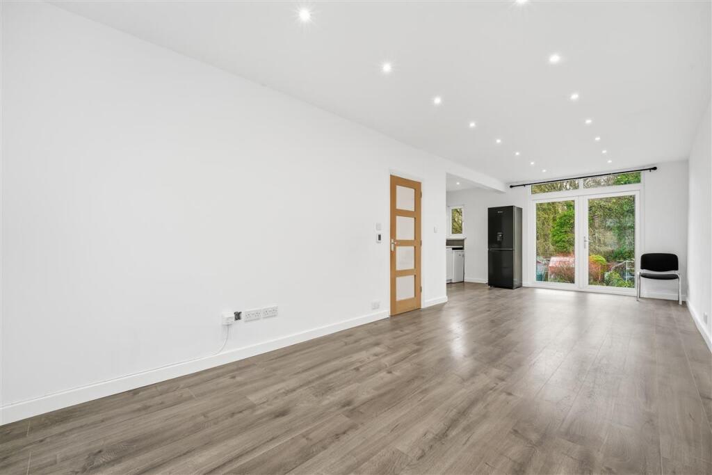 Saxon Avenue, Feltham photo 3