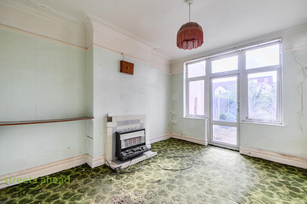 House in Croydon - View 5