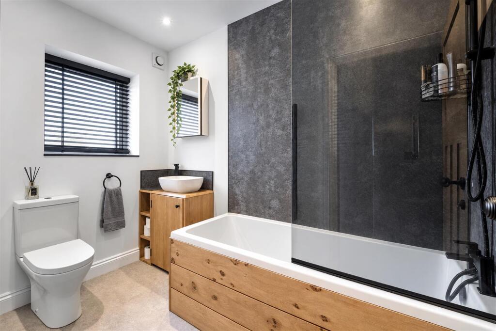 House in Barnstaple, Pilton, Bradiford - More