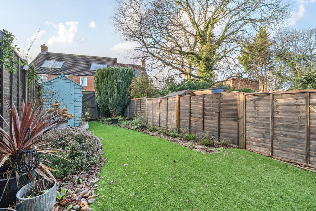 Main image of property: Horseshoe Crescent, Burghfield Common, Reading, Berkshire, RG7