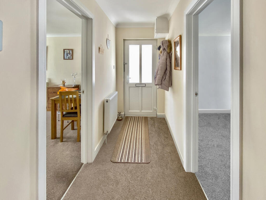 Glenwood Way, West Moors, Ferndown, Dorset, BH22 photo 3