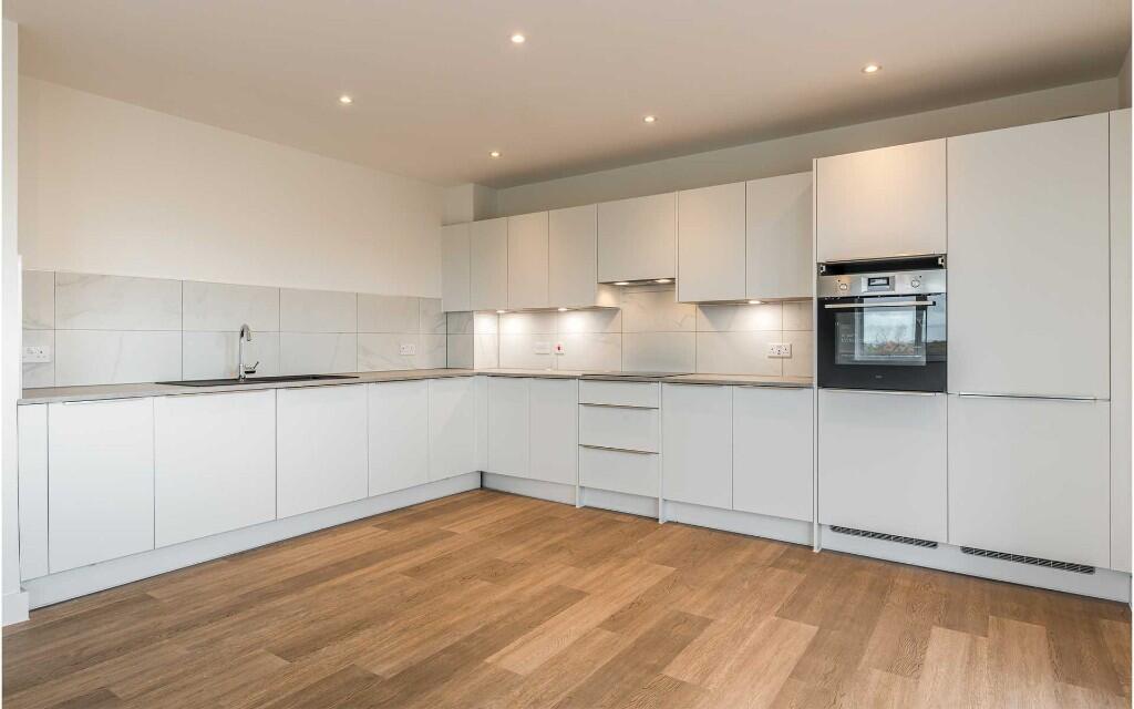 Apartment in Whitstable, Kent - View 2