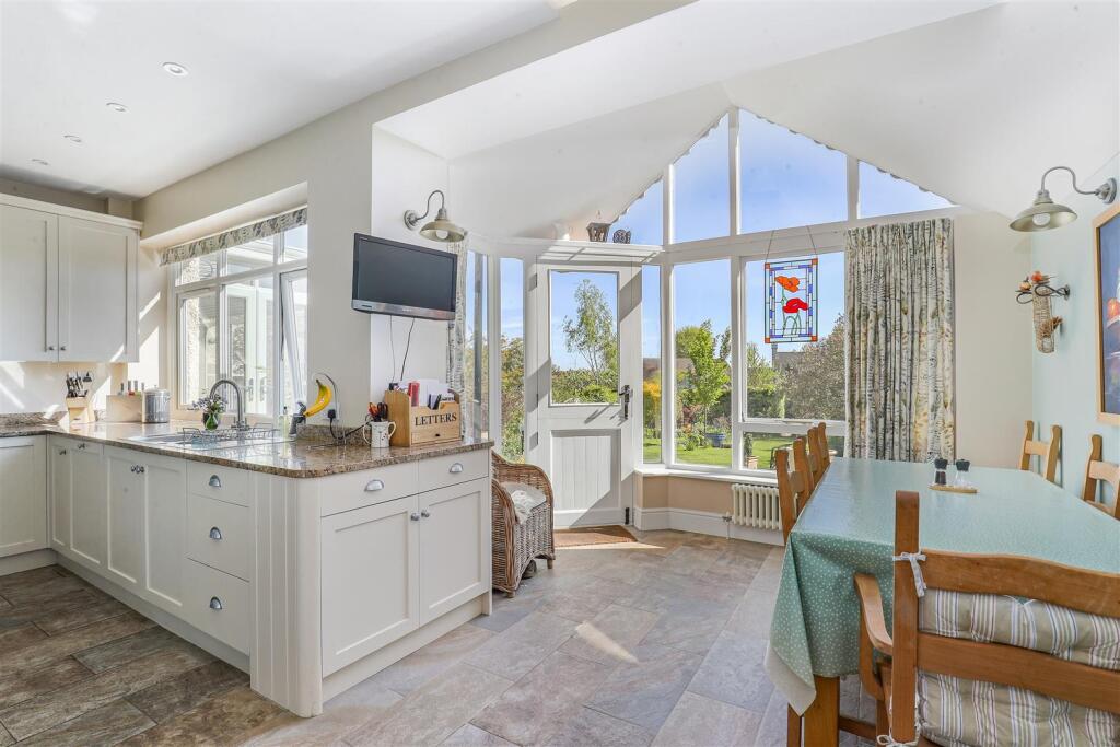 61, Windmill Road, Minchinhampton photo 3