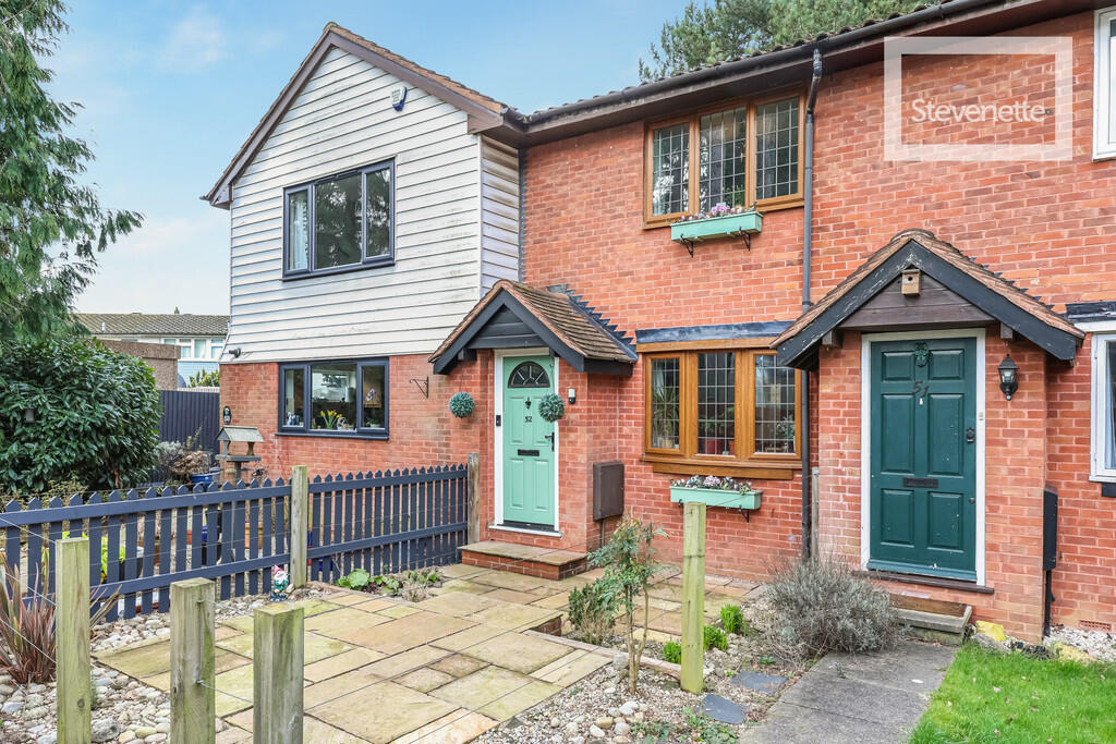 Main image of property: Garnon Mead, Coopersale