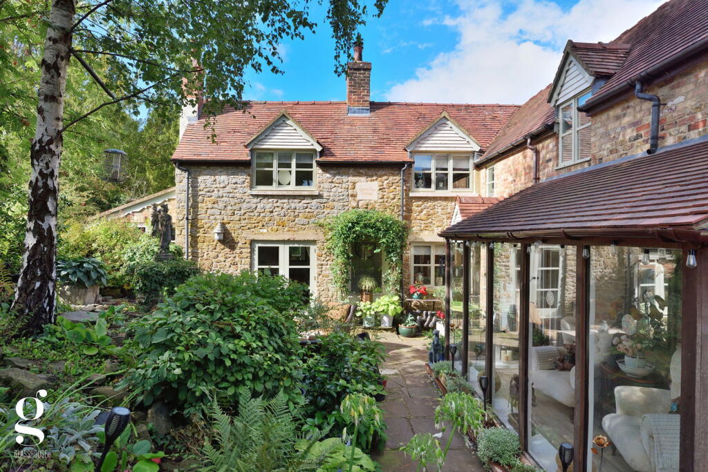 Main image of property: Nottswood Hill, Longhope, GL17 0AN