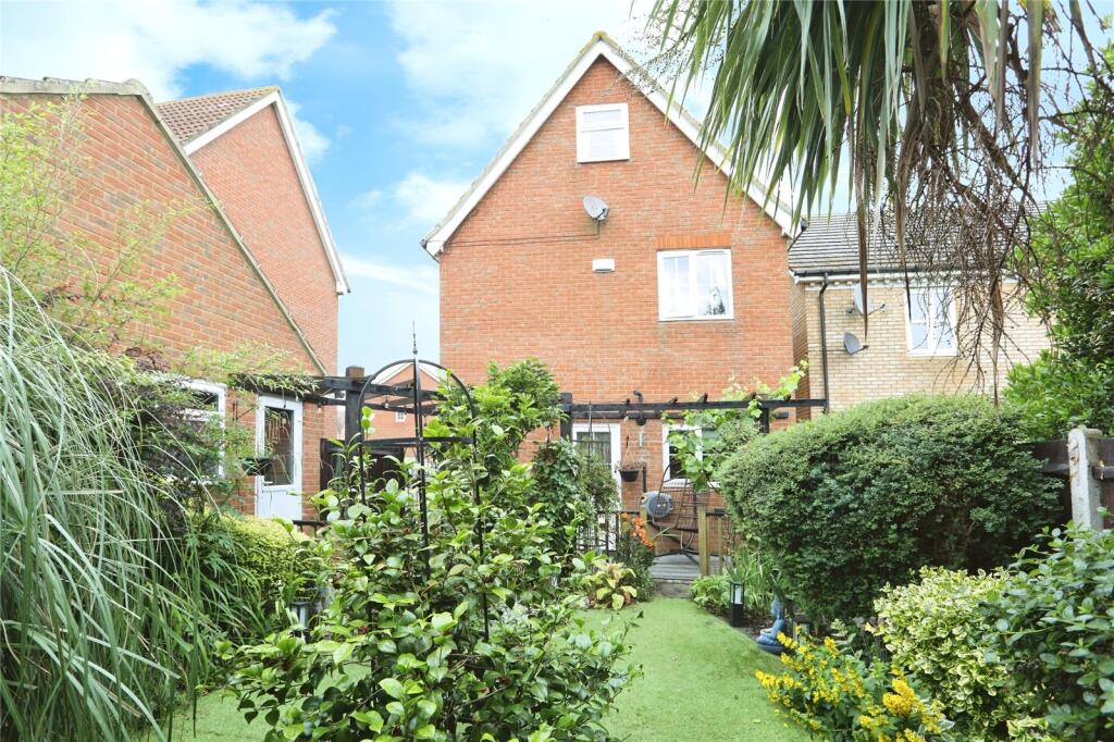 Mallard Crescent, Iwade, Sittingbourne, Kent, ME9 photo 2