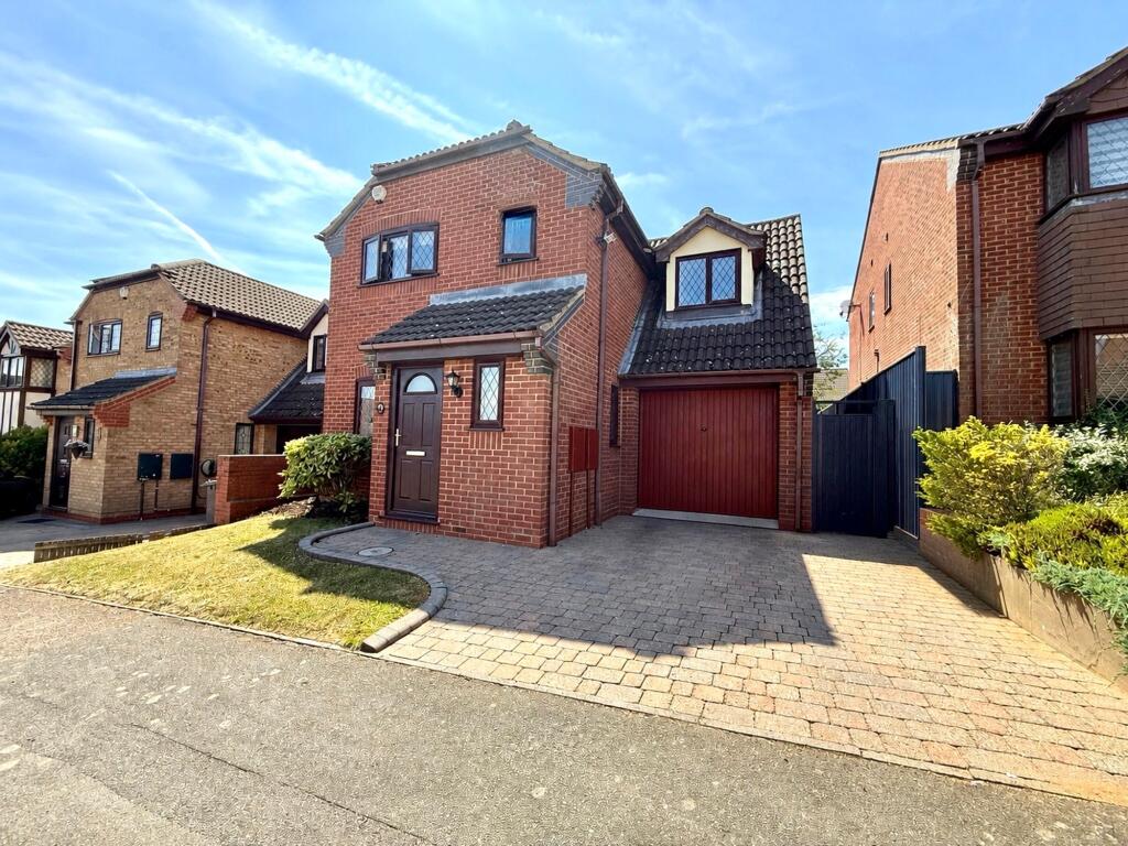 Main image of property: Launton Close, Luton, LU3