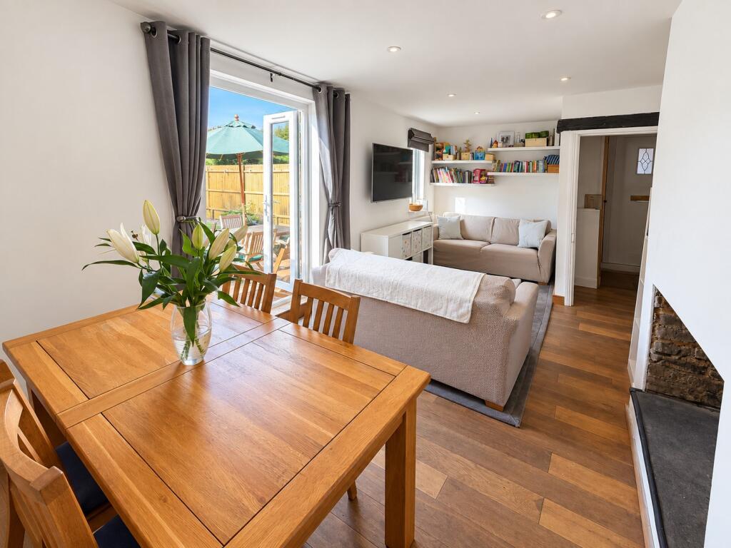 House in East Grinstead, Felbridge - View 2
