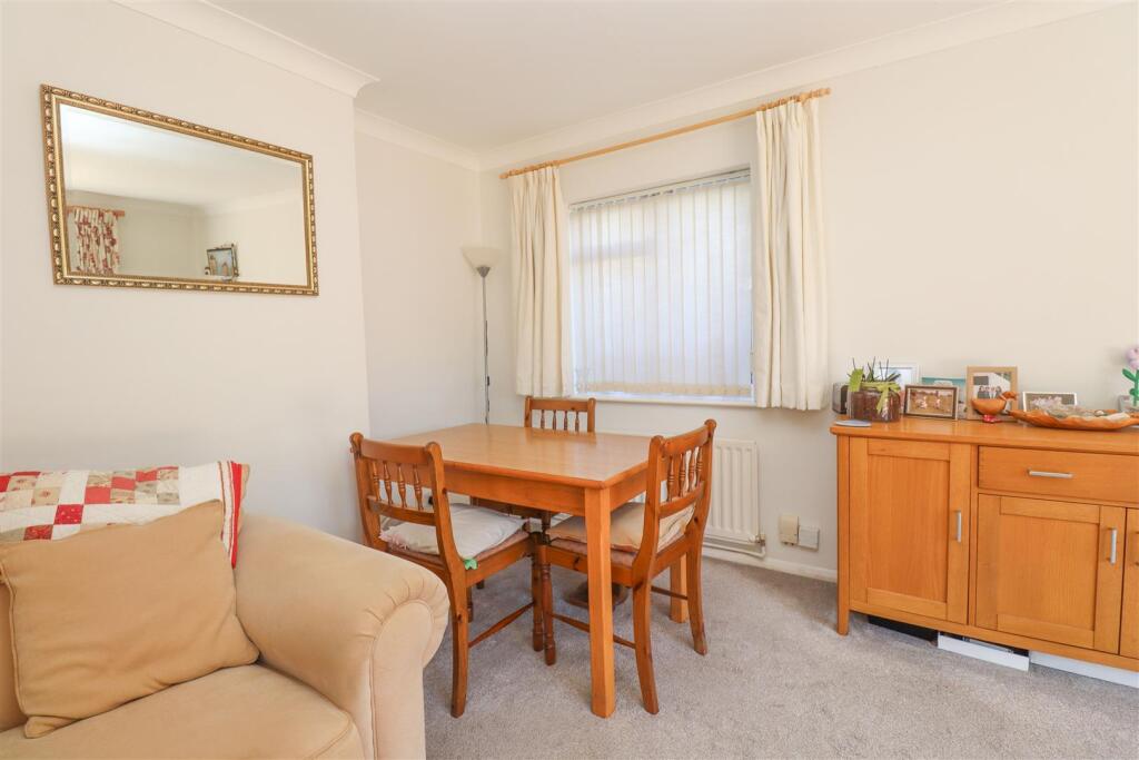 House in Rushmoor, South Farnborough, Farnborough - View 4