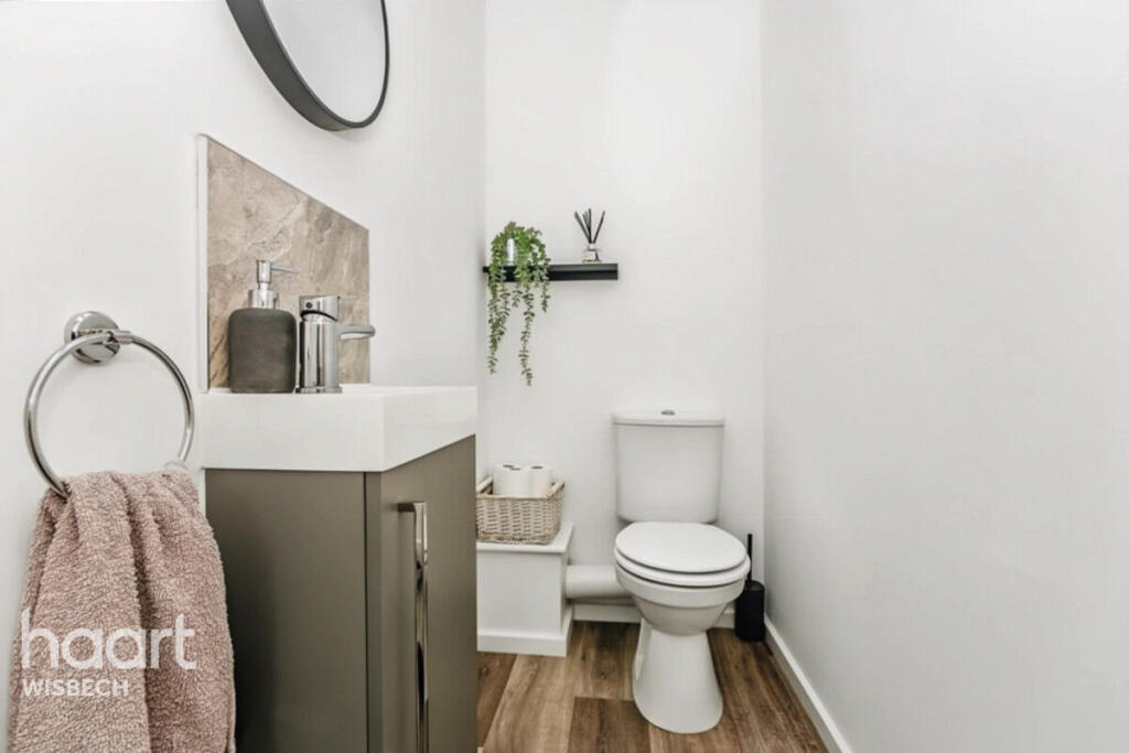 House in Fenland, Leverington - More