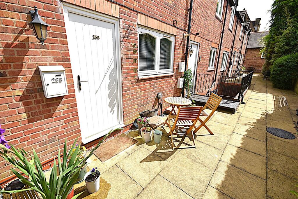 Crompton Road, Macclesfield, SK11 photo 3