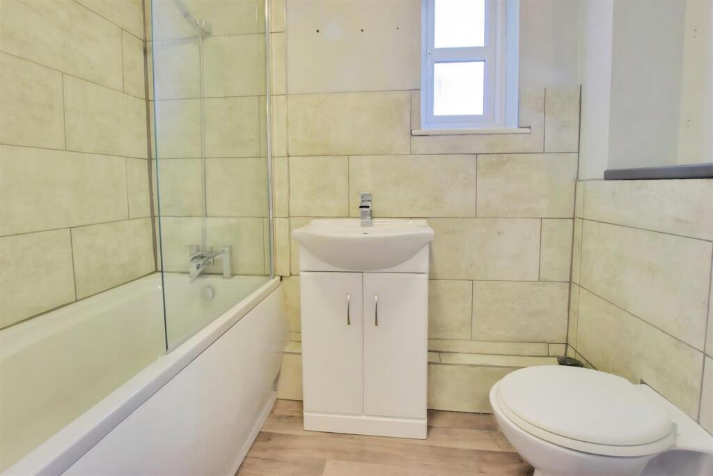 Apartment in Watford, Hertfordshire - More