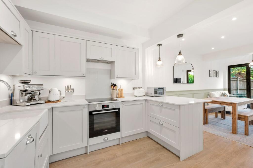Rydens Grove, Hersham, KT12 photo 4