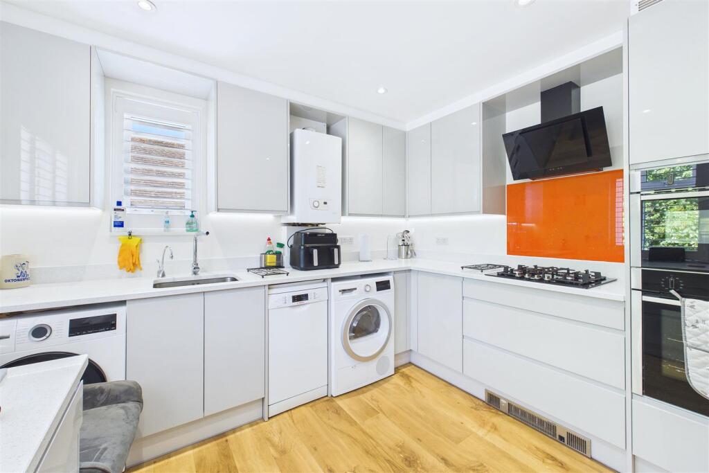 Apartment in Brighton - More