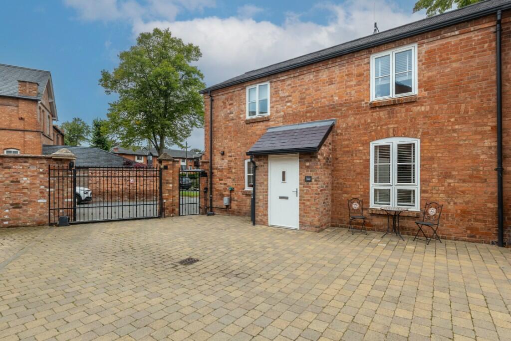 Main image of property: Rosefield Cottage, Lillington Avenue, Leamington Spa, Warwickshire, CV32