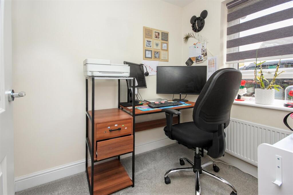 House in Wellingborough, Glenvale Park - More