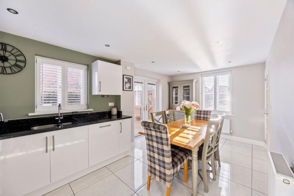 House in Horsham, Broadbridge Heath - More