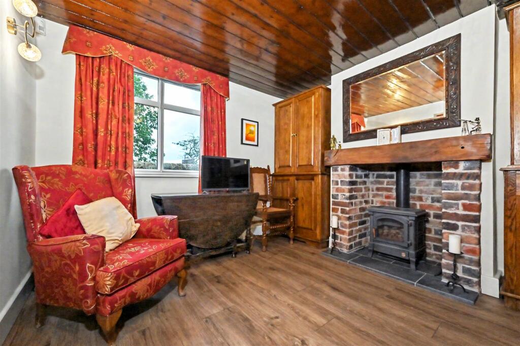 House in Stoke-on-Trent - More