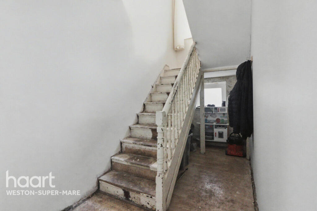 3-bed semi-detached on Langford Road, Weston-Super-Mare, £250,000