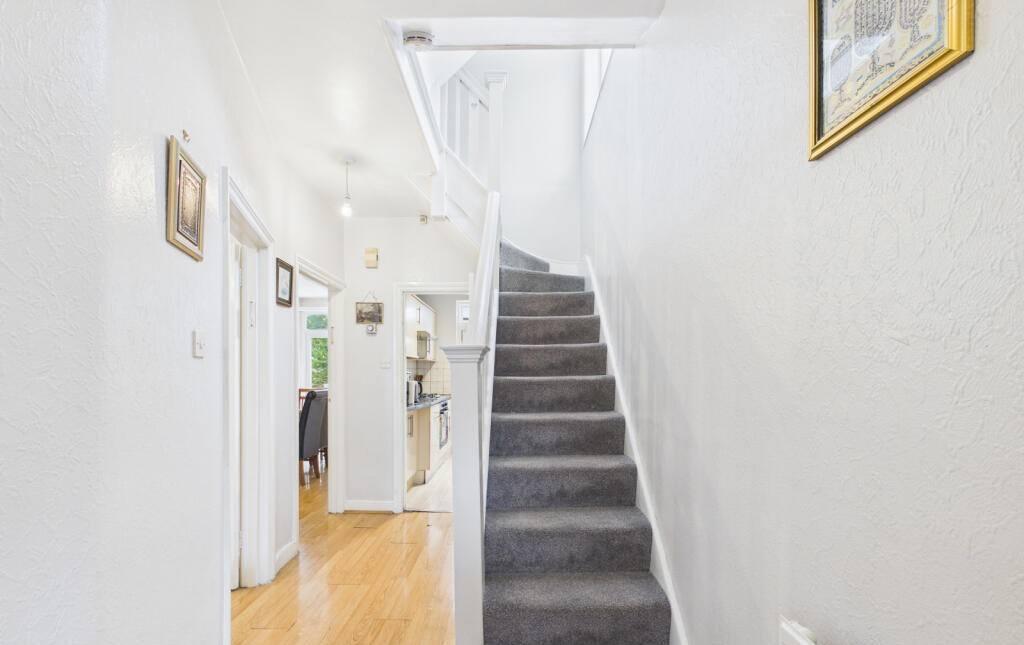 House in London - View 2