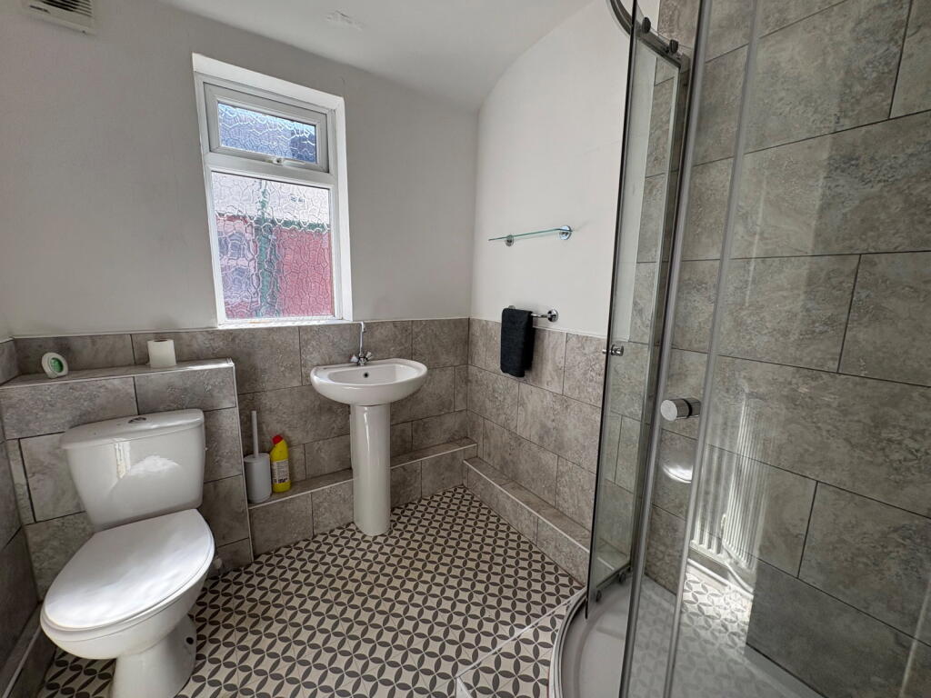 House in Ashfield, Sutton in Ashfield, Nottinghamshire - View 3