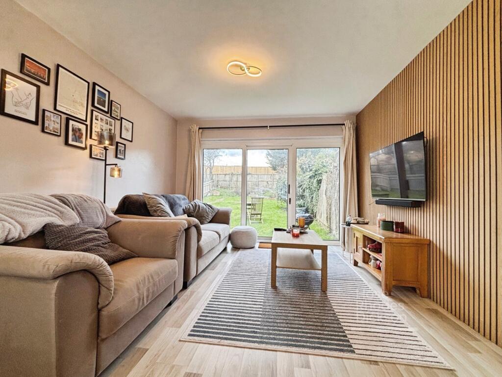 24, Prior Crescent, Newport, Isle of Wight photo 2